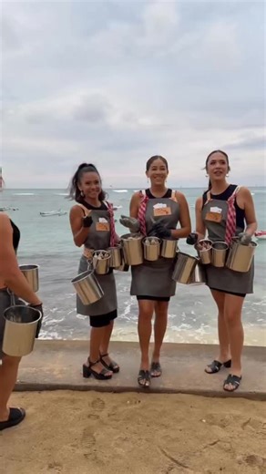 2.2K views · 60 reactions | We had a great shucking time at the Outrigger Canoe Club Christmas Party! 寧 Mahalo nui for having us! Book us for your holiday festivities this month and let’s have a good shucking time! 酪寧 . . . #hawaiioysters #oystershawaii #oysters #oyster #mobileoysterbar mobileoystershucker mobileoyster oystershucker oystershucking shucking supportlocalhawaii supportlocalhi supportsmallbusiness supportlocalbusiness | oystershawaii | Facebook