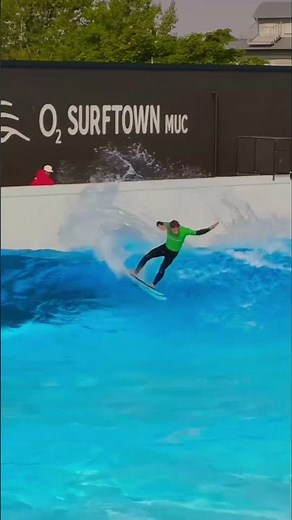 Surftown Munich - Wave setting: Expert Point Right. Board: Firewire Revo