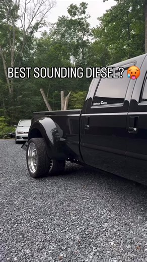 Who has the best sounding DIESEL? 🧐 • FOLLOW & LIKE FOR MORE TRUCK BUILDS🇺🇸💯 - Owner : @mikeyparrino726 • Tag a POWERSTROKE owner👍🏼 & DM for submission❗️ - #dieseltrucknerds - - - - #liftedtrucks #liftedlifestyle #liftedford #lifteddiesel #liftedtrucksmatter #liftedtrucksdaily #truckstagram #trucks #powerstroke #powerstrokenation #powerstrokediesel #powerstrokeonly #powerstrokearmy #powerstrokes #powerstrokephotos #diesel #dieseltrucks #dieselpower #superduty #fordsuperduty #superdutynatio