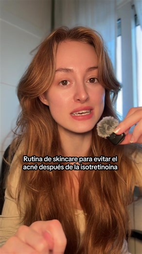 Después de haber tomado isotretinoína para controlar tu acné, la piel puede quedar sensible y es importante mimarla mucho 🩷 Ps: el acné hormonal, después de haber tomado isotretinoína, puede volver por factores hormonales y el Skincare no hace milagros, pero puede ser un plus si lo utilizas bien En mis asesorías de acné de raíz también acompañó durante el proceso o después, así que siempre puedo darte un apoyo extra (Es importante que sigas las indicaciones de tu derma y solo si después del tra