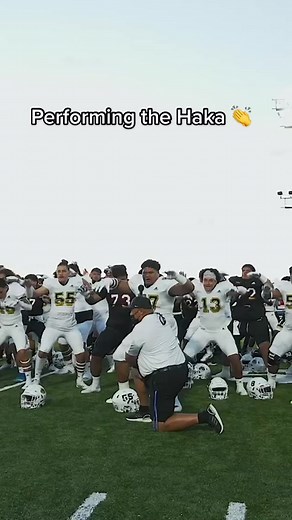 High school football players performing the Haka at the Polynesian Bowl just hits different 😳 (via @Ethan Wagner) #highschoolfootball #haka #family #football