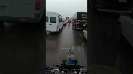 Why lanesplitting in heavy rain is so intense