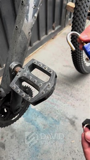 How to protect your bike using its own keys. #BikeSecurity #CyclingTips #SmartHacks 🚲🔑🔒