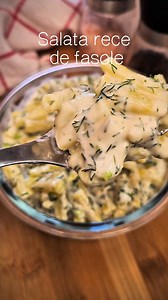 Salată de fasole verde cu iaurt vegan 🤍 Light și fresh, fix ce merge după zilele alea cu mâncare multă și grea. Simplă, răcoritoare și foarte ușor de făcut, când simți nevoia de ceva mai lejer. Ce zici, o încerci? ❤️ | Yoyorelala