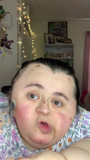 Achieve a Glowing Makeup Look with Soft Glam Techniques