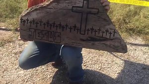 TEXAS STRONG: ABC13-Marla Carter met a man who created a tribute to the Sutherland Springs victims out of a tree that fell during Hurricane Harvey. http://abc13.co/2haYVEN | ABC13 Houston