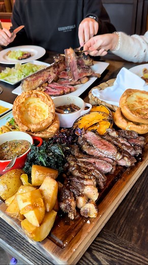 WELCOME TO ROAST 🍽️ #RoastDinner For those who have been following my page for a while now you’ll see that during the autumn and winter, I dedicate my Sundays to find the best roast dinner in London. We are now heading into the third winter and there is no slowing down. I want to cover cheap roasts, all the way through to London’s most expensive roast, from smoked meat roasts through to fried chicken roasts and Jamaican roast through to Afghan roasts. WE HAVE COVERED IT ALL 😍🤪 This is a serie