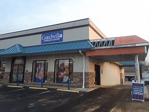 Goodwill drop-off center opens on Mayfield Road in Lyndhurst