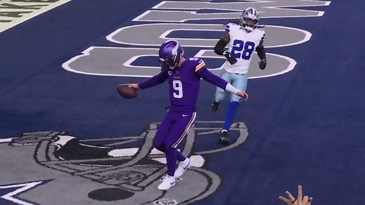 McCarthy griddys into the end zone vs. Cowboys