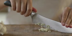 How to prepare garlic