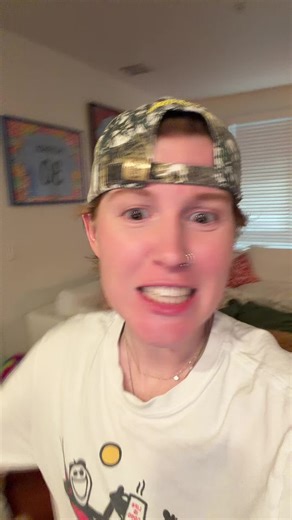 get those girls to CALM down | girl be calm airport