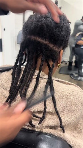 How to Retwist Locs: Detailed Guide