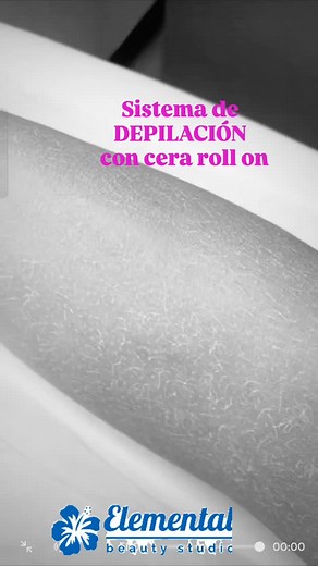 La depilación con cera de miel es un método efectivo para remover el vello desde la raíz, dejando la piel suave y con resultados que pueden durar de 3 a 6 semanas. Es una opción popular por su suavidad, ya que la miel tiene propiedades hidratantes y puede causar menos irritación que otras ceras, ideal para la depilación de casi cualquier zona del cuerpo. La mejor época para iniciar en este sistema es invierno #depilacion #elementalbeautystudio #queretaro #elemental_beauty_studioqro #estilistapro