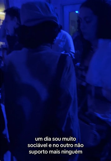 Os vídeos de Alaska vy (@alaska.vy) com girls need love remix - chanceaudioss