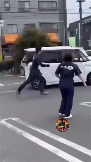 【ドラレコ】高齢者がアクセルとブレーキを踏み間違え、パニックで暴走😱 #ドラレコ #車載動画 #安全運転 #ショート