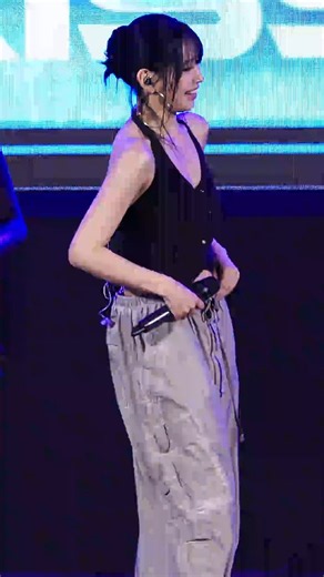 공연 중 신발끈 풀린 나띠 😳근데 이런 신발은 어디서 파는거지??