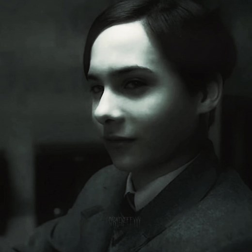 *ﻩ ☆ *°•. ✦ (@carmeneffyyy) - Exploring the Character of Tom Riddle in Harry Potter