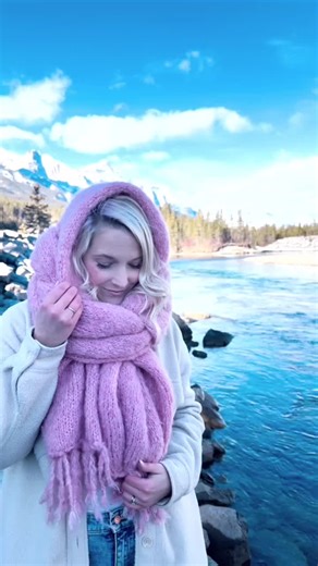 Wool-Ease Aire scarf!!💓🤩 🎥 by @knitatude #yarn #yarntok #knit #knittok #lionbrandyarn