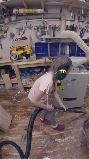 Маленький помощник. Уборка! #интарсия #inlay #интарсия #woodworking