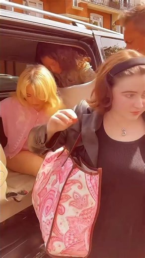 Sabrina Carpenter is heading to her concert with her sister Sarah Carpenter 💕￼