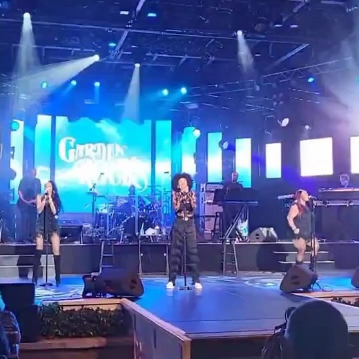 Neutron Dance by The Pointer Sisters at Epcot 3-27-23