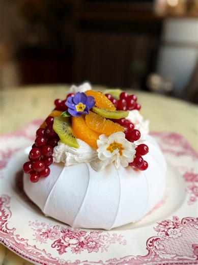 Delicious Winter Pavlova Recipe with Lemon Curd