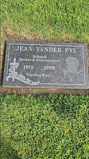 Wilma Flintstone voice - Jean Vander Pyl Grave#