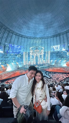 Celine C琳 on Instagram: "二刷 Sphere! 這次看 Backstreet Boys的演唱會，太震撼了! 震撼到心都要震出來了，太嗨了～～～ Sphere 的視覺效果實在好驚人，完全顛覆對演唱會的想像，一場沉浸式、讓人目不轉睛的視覺饗宴。 更驚艷的是，這五位依舊好會唱，全程唱跳幾乎沒有休息，根本是少年啊，超值得看的一場演唱會👏👏👏👏 #BackstreetboysSphere #lasvegas #sphere"