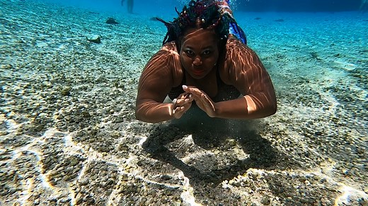 Just swimming by to say I think you're fintastic! Video by @the.lazy.mermaid | Mermaid Chè Monique