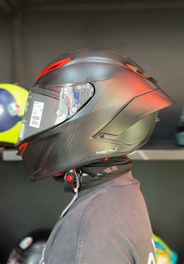 Un casco 100% italiano, así es el agv pista gp rr tu ya lo conocías, disponible en suc Montejo #motos #agvpista #agv #biker #cascos @JoshBiker