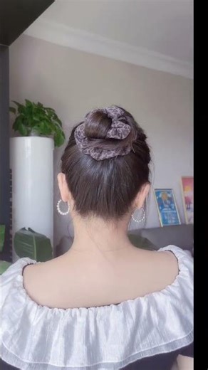 Quick and Stylish Bun Hairdo Tutorial for Busy Lives