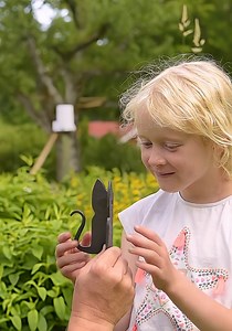 Welding a cat from scrap