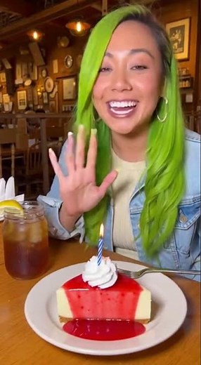 Free dessert on your birthday @CrackerBarrel #freebies #freefood #yummyfood #yummydessert