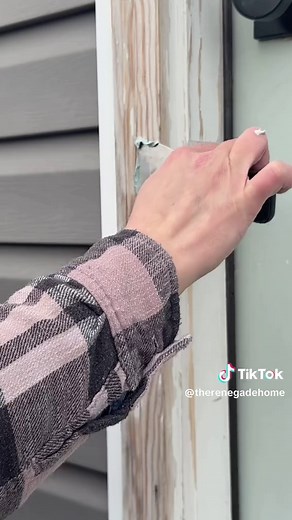 Repair Chipped & Damaged Molding: DIY Home Improvement