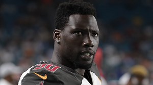 Jason Pierre-Paul does dumbbell-lunge workout at home shortly after knee scope
