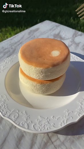 Questi FLUFFY PANCAKES sono morbidissimi! Fatti con lo #slime ! #pancakes quali altri DOLCI vorreste vedere TRASFORMATO in SLIME? #gtcreationslime