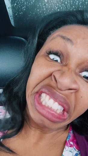 Don’t snack on your gum!!! Or anything in your mouth !!!! Xoxo #Annoying #gum #smack