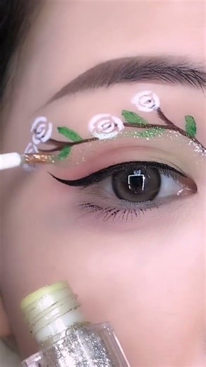 Liquid Eyeshadow Tutorial for Beginners | Easy Shiny Eye Makeup Look ✨#shorts#eyemakeup #eyeliner