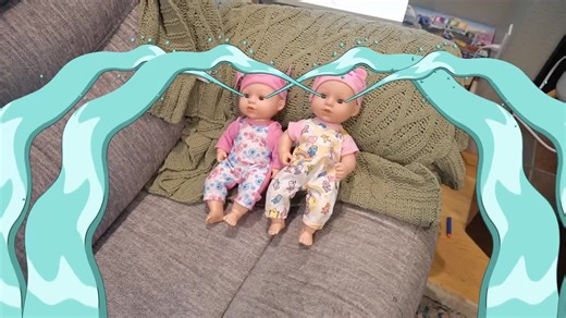 Frozen Elsa Teaches Twin Baby Dolls How to Be BRAVE Even When You're Alone