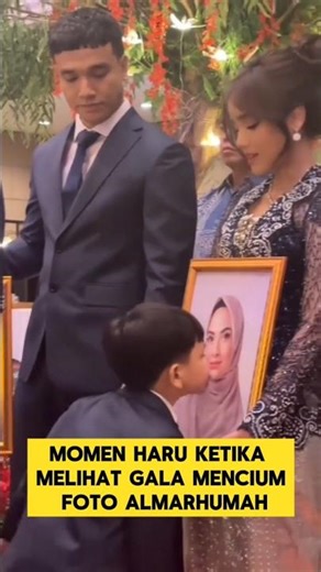 momen haru ketika gala mencium foto almarhumah ibunya ‼️‼️ #gala #fuji #haru #ibu #artis #shorts