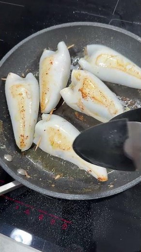 AMALFI-STYLE STUFFED CALAMARI🇮🇹🍅Bring the flavors of Amalfi to your kitchen!