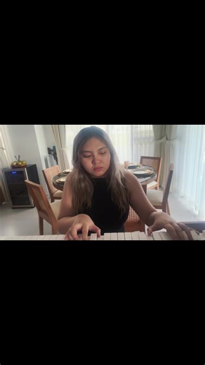 Songs that need a comeback pt 3 just woke up HAHAHA 😭 but I wanted to learn this song so here’s a short cover :) Song: build me up buttercup by the foundations #songcover #buildmeupbuttercup