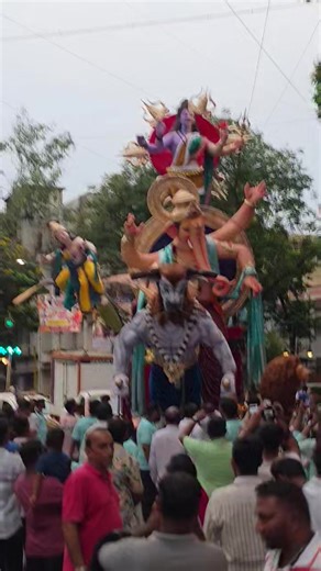 🌿✨ Ganesha Murti from Tissue Papers ✨🌿 Ganeshotsav 2025 🙏 The vibrant lanes of Vile Parle (East) came alive with devotion, joy, and grandeur on 10th August 2025, as we witnessed the majestic Aagman of Mumbai Cha Peshwa Mandal! Since its establishment in 1989, the Bal Gopal Mitra Mandal Sarvajanik Ganeshotsav – Mumbai Cha Peshwa has been known across Mumbai for blending faith, tradition, and innovation in the most unique way. The hallmark of this mandal is its eco-friendly innovation—being the