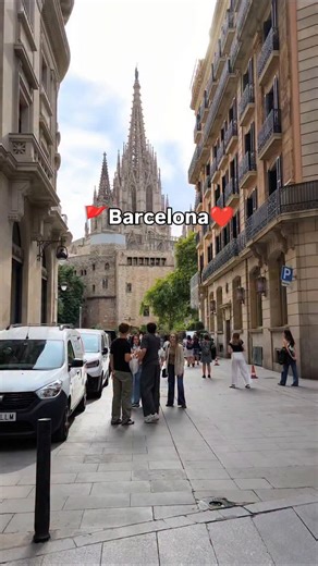 The best way to discover Barcelona is on foot.❤️ #barcelona_information_site #streets_storytelling #traveldestinations #barcelonagram #spain | Barcelona info site
