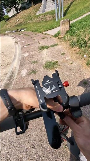 📱🛴 Best phone holder for your electric scooter! 🔒🚀 #xiaomiscooter #electricscooter #xiaomim365