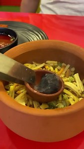 Maharashtra's favourite Misal Pav with a smoky twist - Tandoor Misal Pav! How many of you have tried this Tandoor version of Maharashtra favourite Misal Pav before?😋 Credits thefascinatingfoodie (ig) महाराष्ट्रातील प्रसिध्द मिसळ पाव ट्विस्ट सहित -तंदूर मिसळ पाव! तुमच्यापैकी किती जणांनी तंदूरी मिसळ पाव खाल्ली आहे? | Maharashtra Tourism