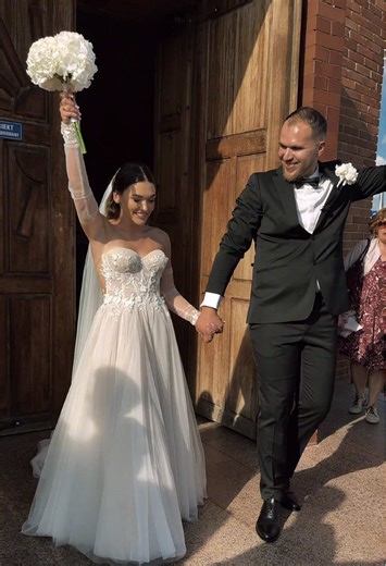 Uchwycone wyjście z Sanktuarium – Moment małżeństwa