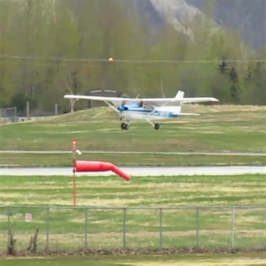 Subscribe for more... #aviation #airplane #aeroplane #cessna172 #landing #plane #palmeralaska