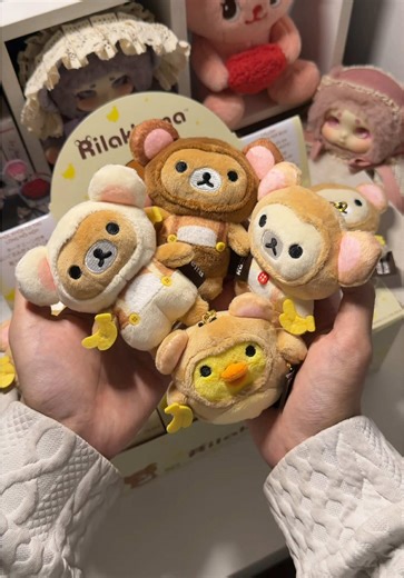 หมียอดนักแกงมาอีกแล้ว 🐻🤡⭐️ ไปตำกันได้ที่ @So Are U เบยจ้า สาขาตามนี้น้า 👇🏻 📍MAPPY @ SIAM CENTER 2nd Fl. 📍Seek ‘N Keep สาขา Siam square soi2 📍Seek ‘N Keep สาขา Emsphere #กล่องสุ่ม #unboxing #rilakkuma #seoulr #fyp