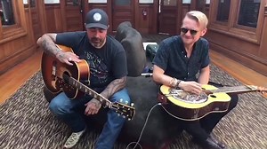 22K views · 922 reactions | Aaron Lewis - #Sinner #AaronLewis stopped by the Country Rebel Head Quarters to play us a song from his album "Sinner". Courtesy of Country Rebel www.countryrebel.com www.aaronlewismusic.com | We Love Staind & Aaron Lewis | Facebook